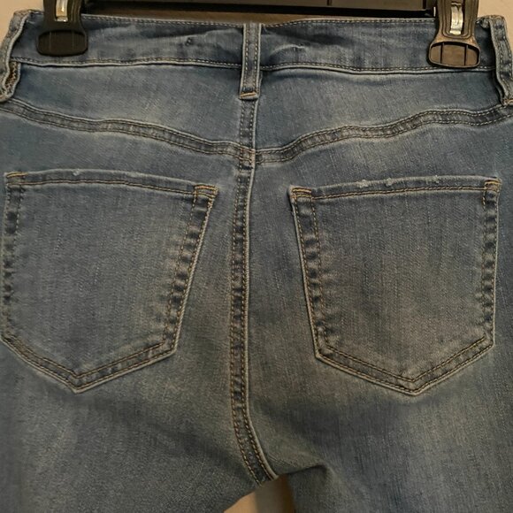 New York & Company, Size 2, Distressed Animal Print Patch, High Rise Skinny Jean - Picture 2 of 10